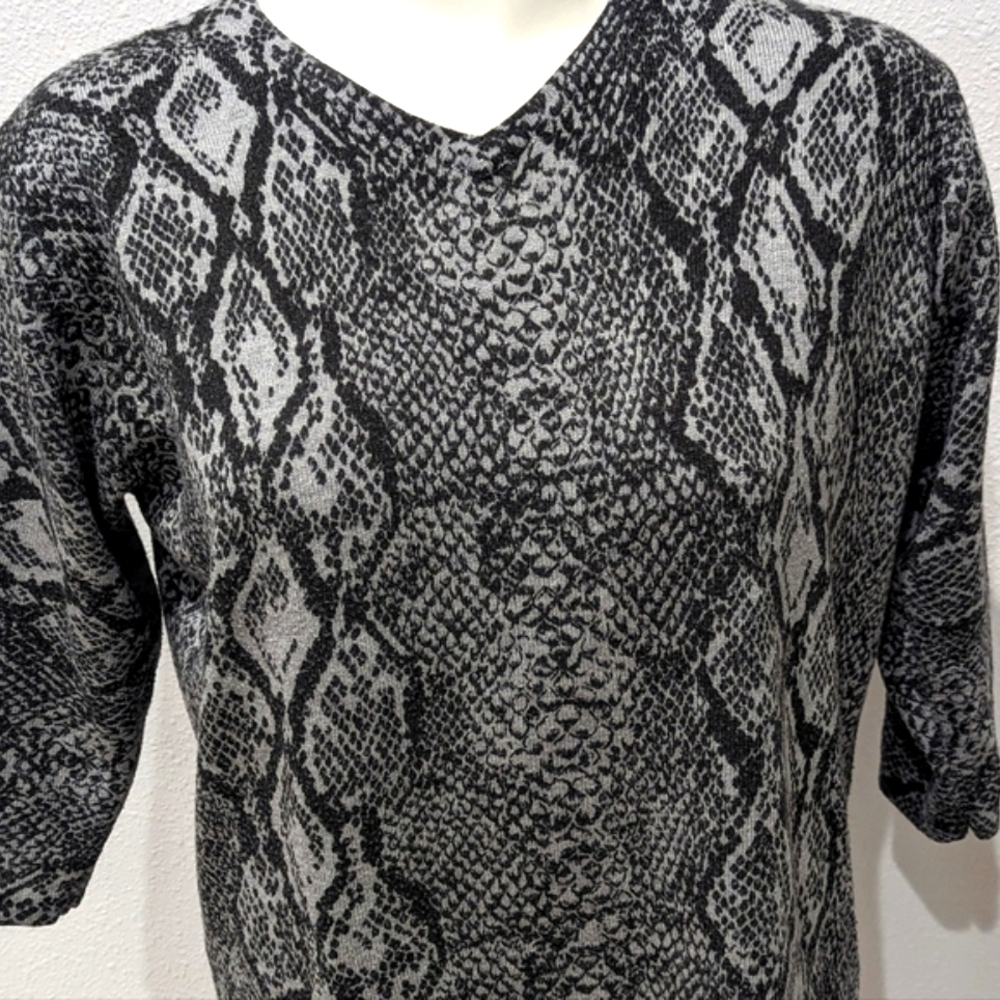 Karen Scott black and white snakeskin long sleeve shirt, sz m - Picture 4 of 6